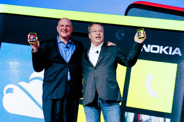 Nokia bán mình cho Microsoft