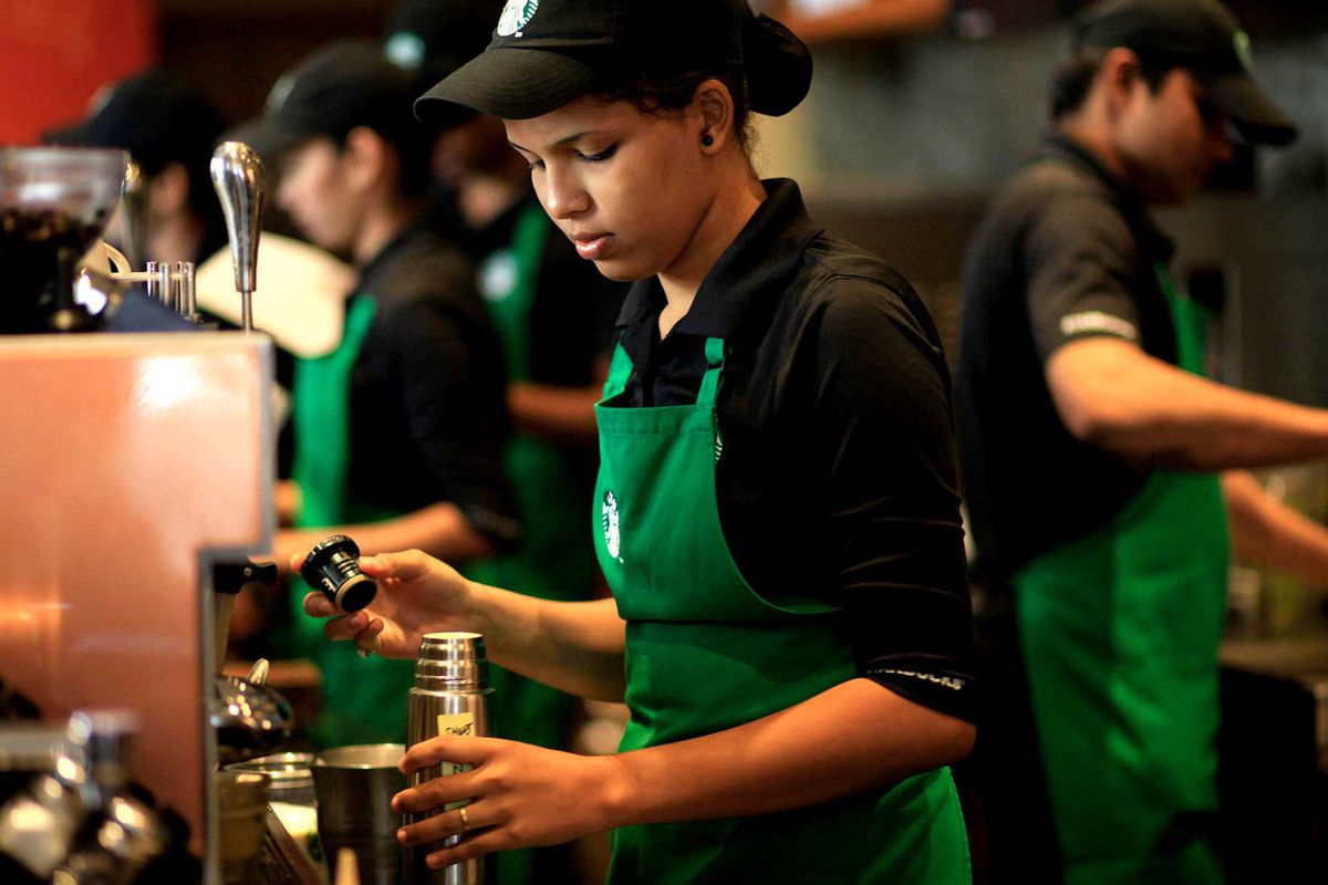 Starbucks và chế độ đãi ngộ nhân viên “nổi tiếng”