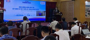 Bà Vũ Thị Thanh Hằng chia sẻ về kết quả đạt được sau khi triển khai khóa học và phần mềm digiiTeamW