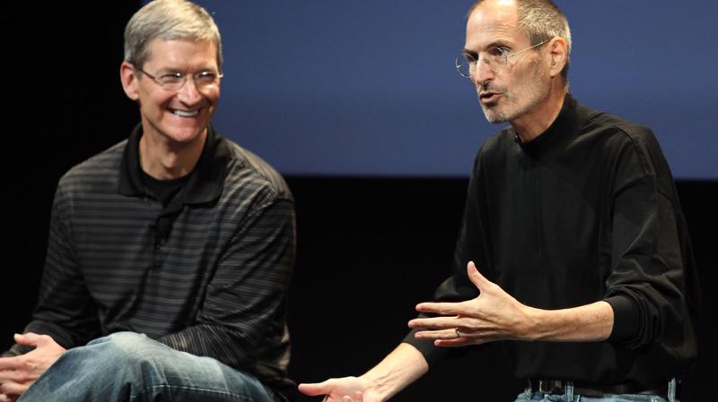 Steve Jobs và Tim Cook