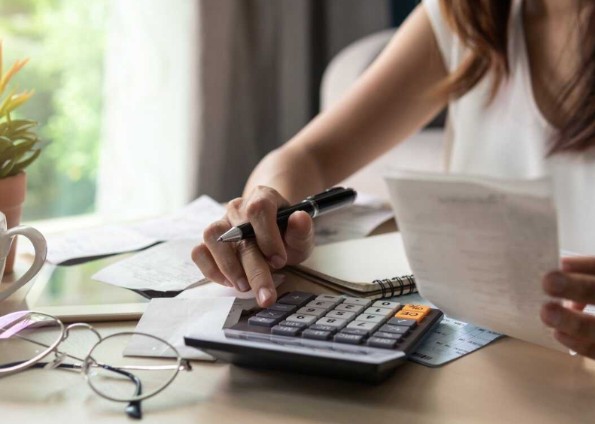 Chi phí du lịch mùa cao điểm tăng cao khiến nhiều người phải cân nhắc kỹ ngân sách cá nhân